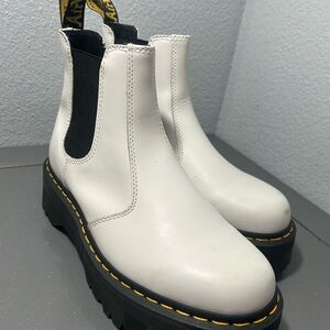 Dr. Martens 2976 Quad Chelsea Platform Boots